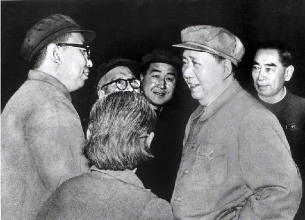 小麦策略 华国锋握住退伍老兵的手：“毛主席让我们不忘人民，我只是照做”